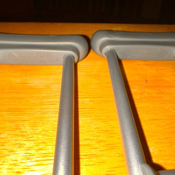 American Girl crutches w/Wheelchair, cast, and bandage for 18” dolls - Picture 13 of 16